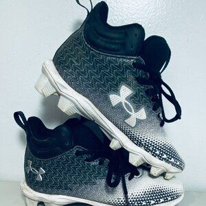 Kids 2Y Under Armor Spotlight Franchise Football Cleats Very Good Condition